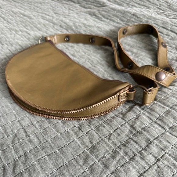 Lyons Leather Co. Green Leather Crossbody Small Bee - Picture 7 of 12